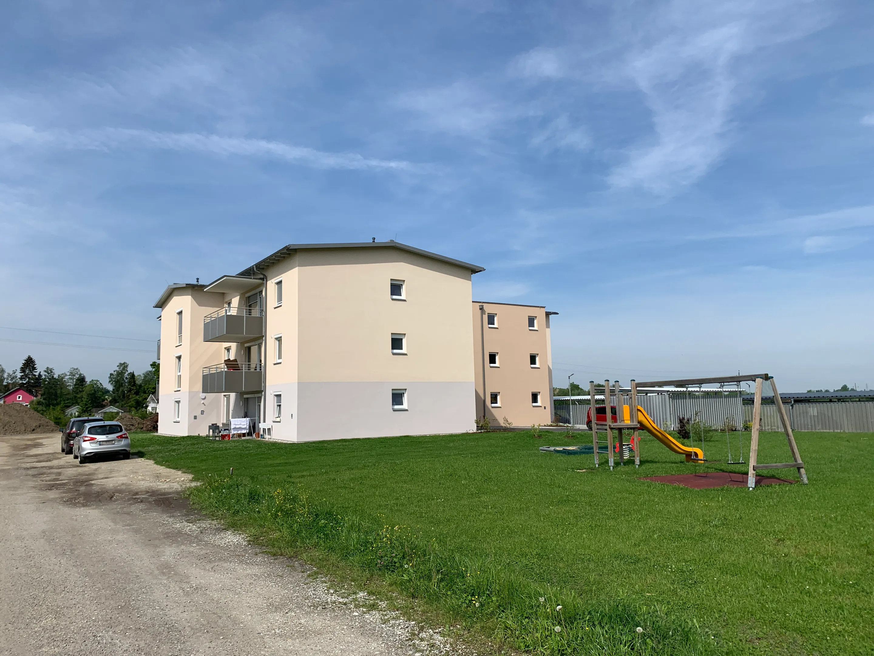 totibi_ansc_7707_Sportplatzstraße5_Außenansicht.JPG