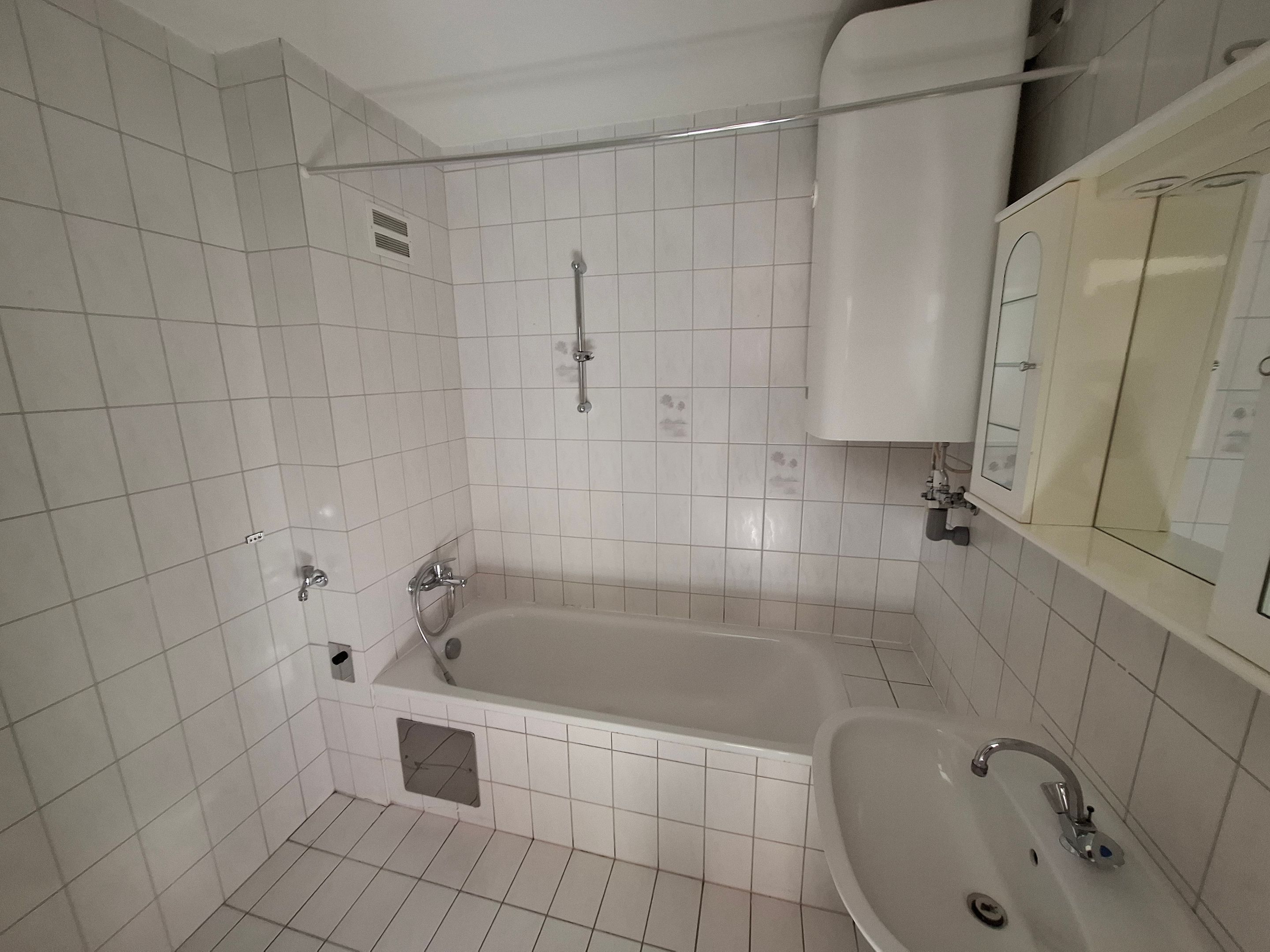 toschr_ansc_3601_Wagnerbauerstraße_36_10_Badezimmer.jpg