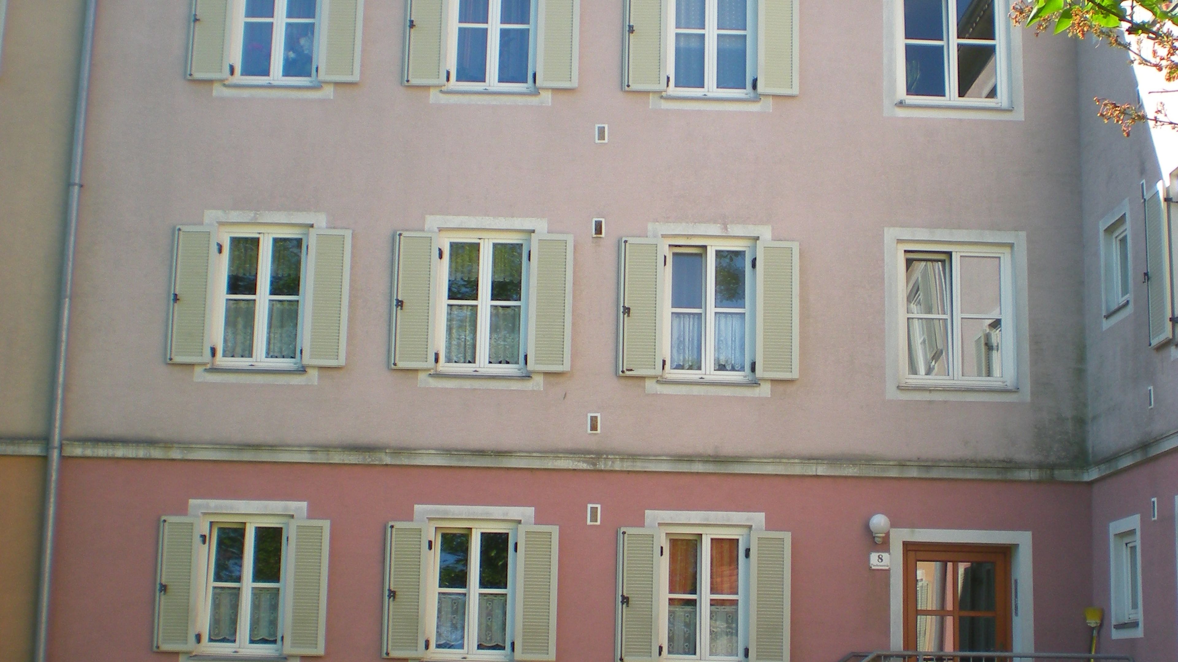 totibi_saba_1499_Eingang_Haus8.JPG